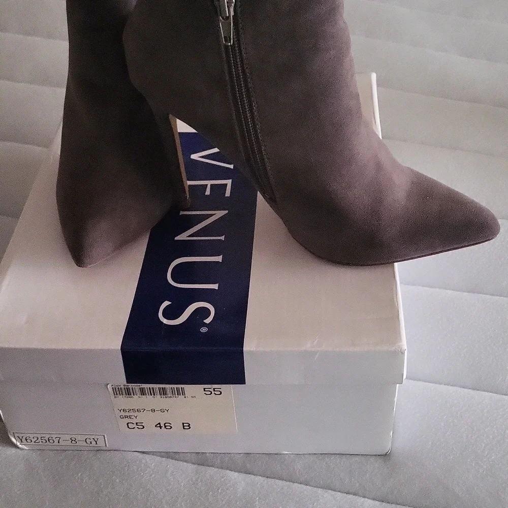Heel  booties - Picture 2 of 7